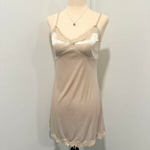 ♡ champagne satin + lace-trim mini slip dress • vintage nightie ♡